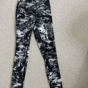 Black and White Size 6 Lululemon Leggings